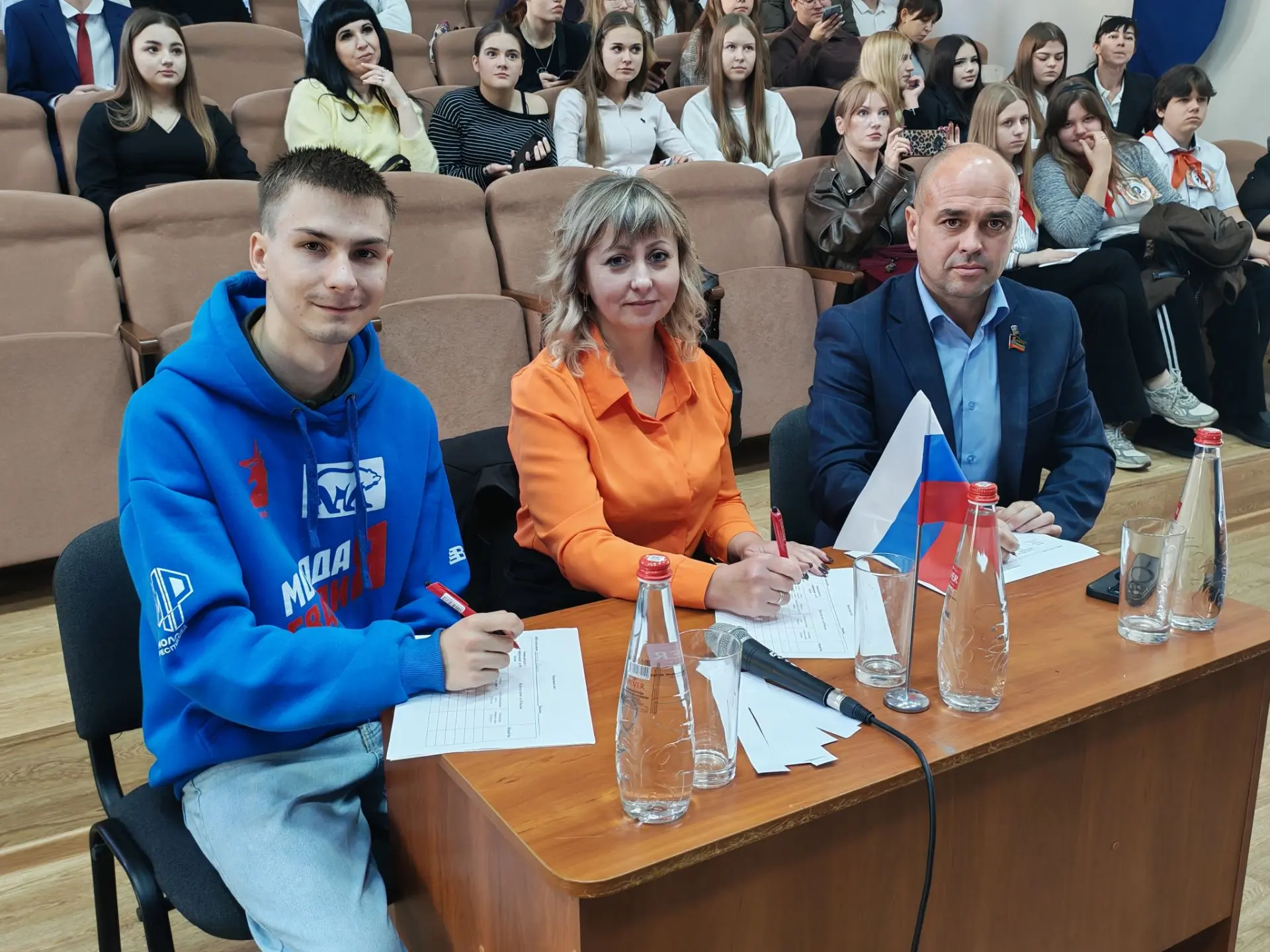 🇷🇺 В Торезе прошел муниципальный этап турнира «Лига ораторов»