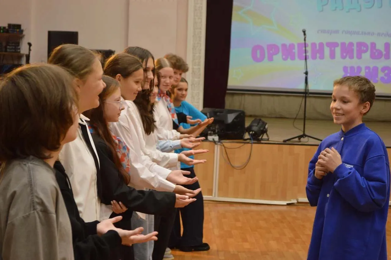 В Лесном стартовал ежегодный городской фестиваль «Выше радуги» и одновременно с ним — о...