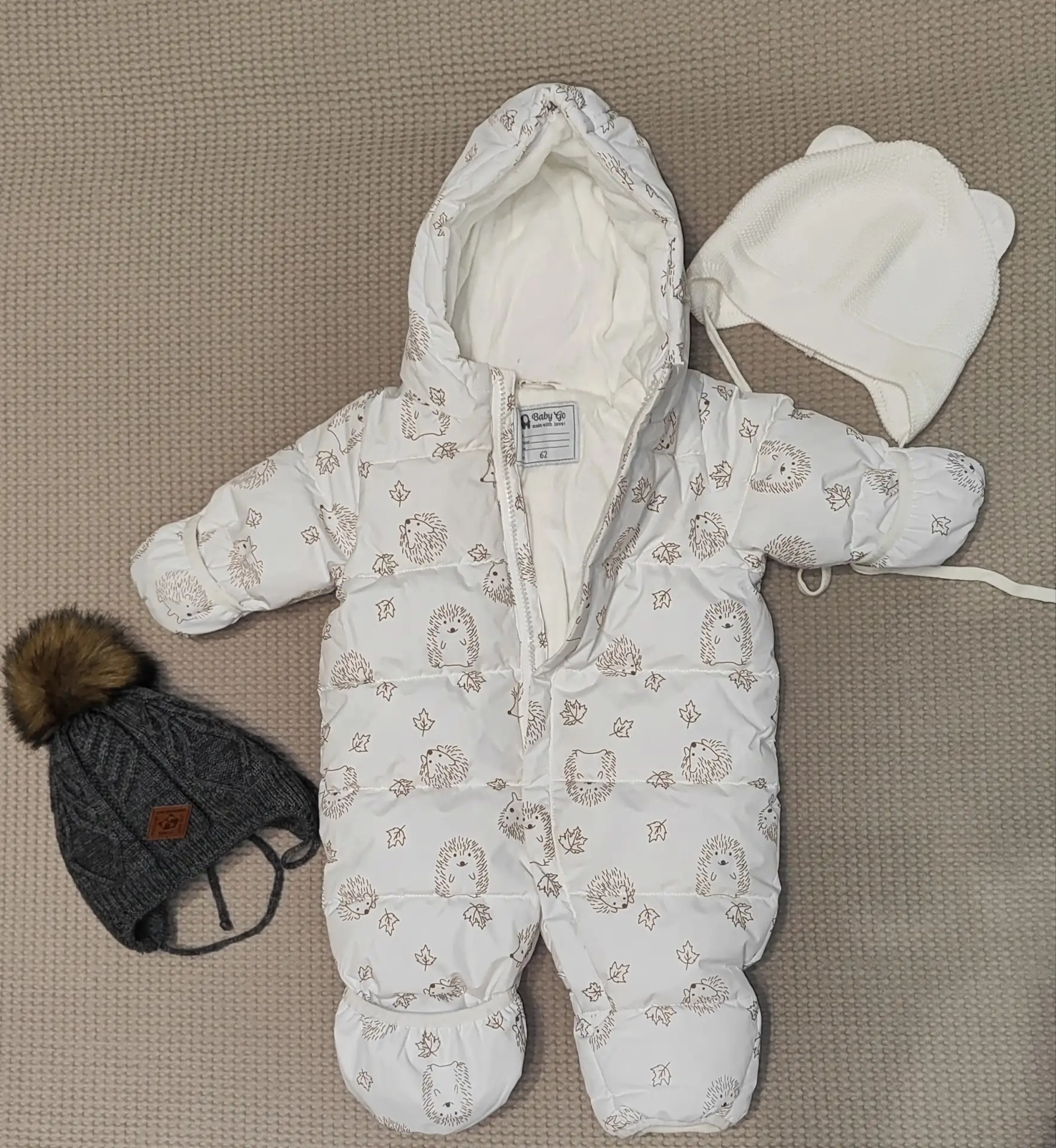 Продаю демисезонный комбинезон Babygo для малышей, размер 62. Выполнен из мягкого матер...