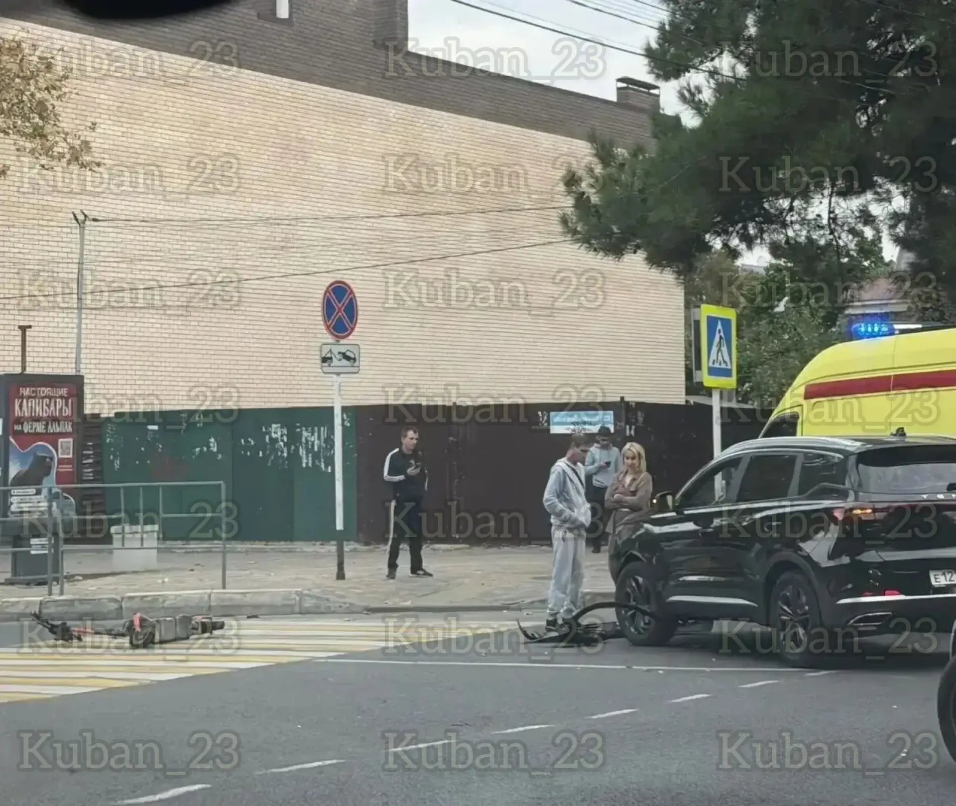 🛴 Самокатчик влетел в машину на перекрёстке Крымской и Гребенской в Анапе
