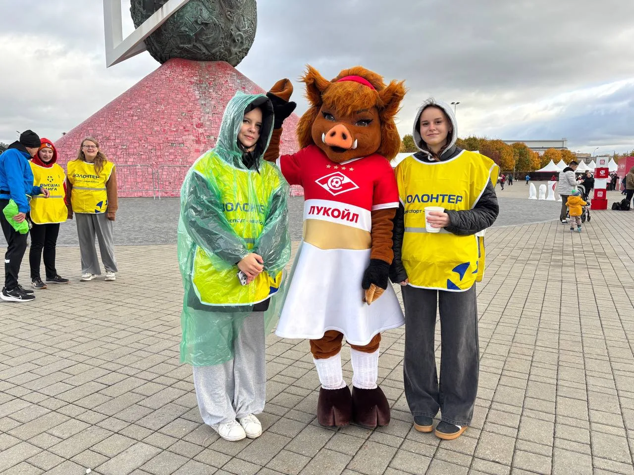 🏃‍♀️🏃‍♂️ 10 октября: «Красно-белый забег» на «Лукойл Арене»!