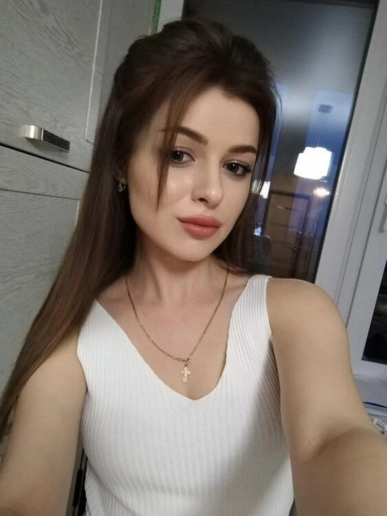 время вечер, а мне не с кем провести досуг. Поболтаем??