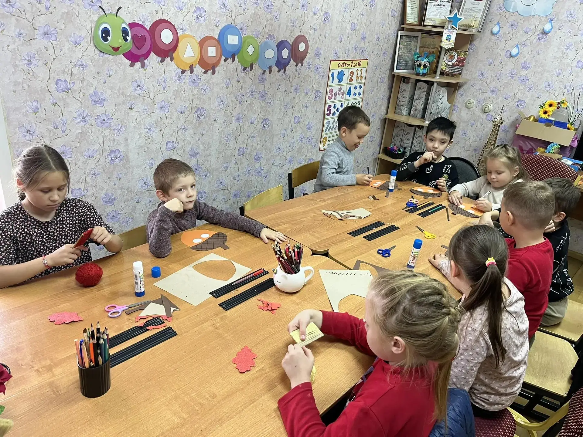 🦔🍁 Осень — время вдохновения! В КДЦ им. А.Г. Родионова состоялся мастер-класс «Творче...