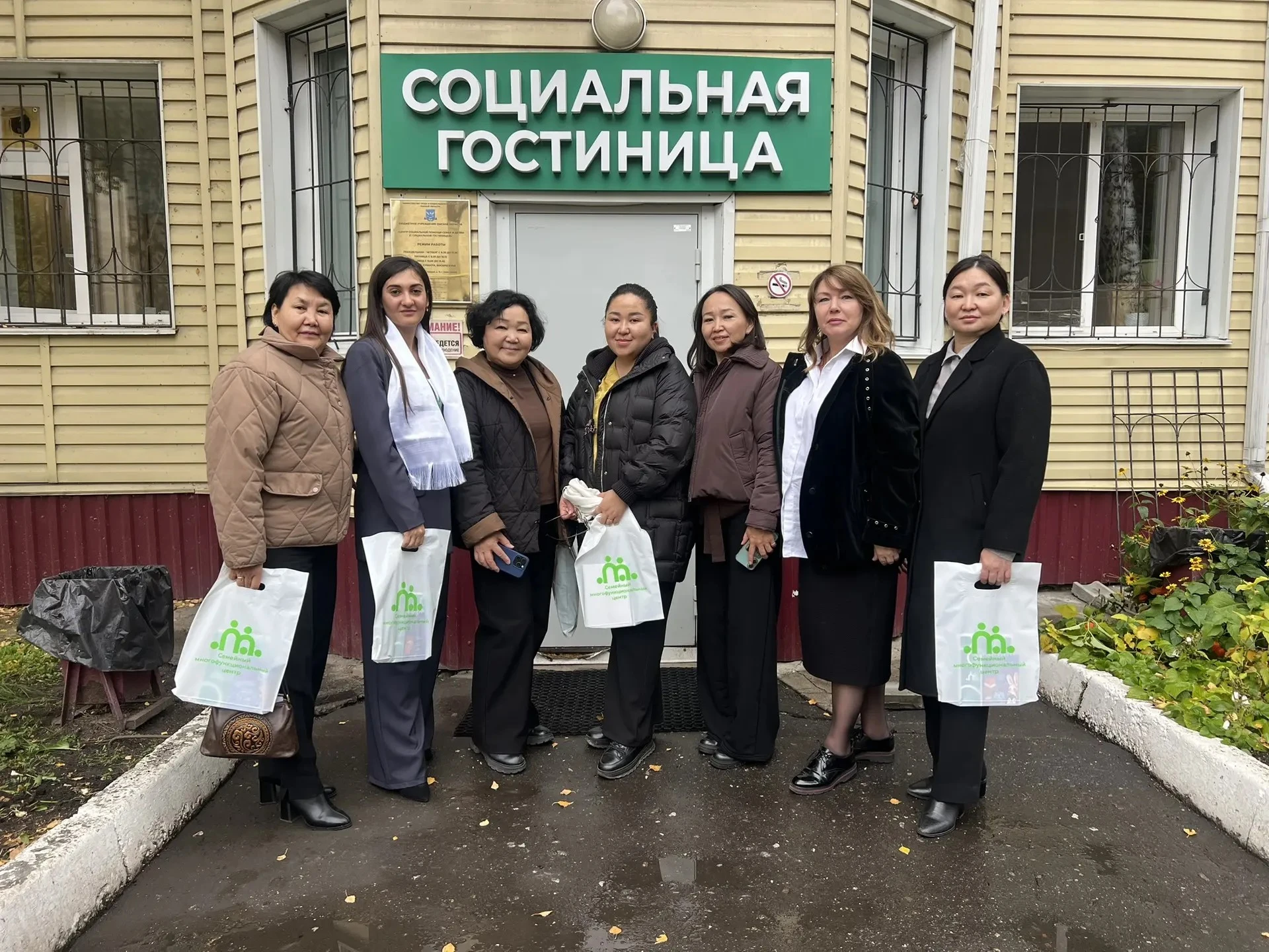 💼 Центр социальной помощи семье и детям посетила делегация из Республики Тыва