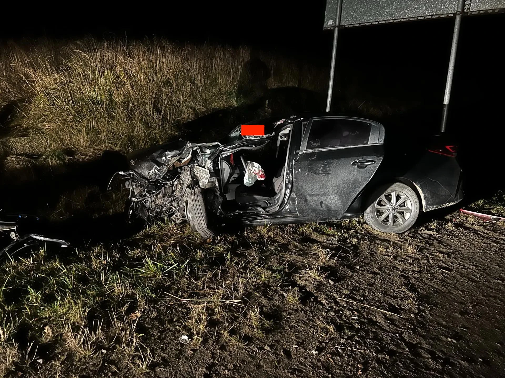 🚨 Попал в реанимацию: В Великолукском районе водитель Kia Rio пострадал в ДТП с грузов...