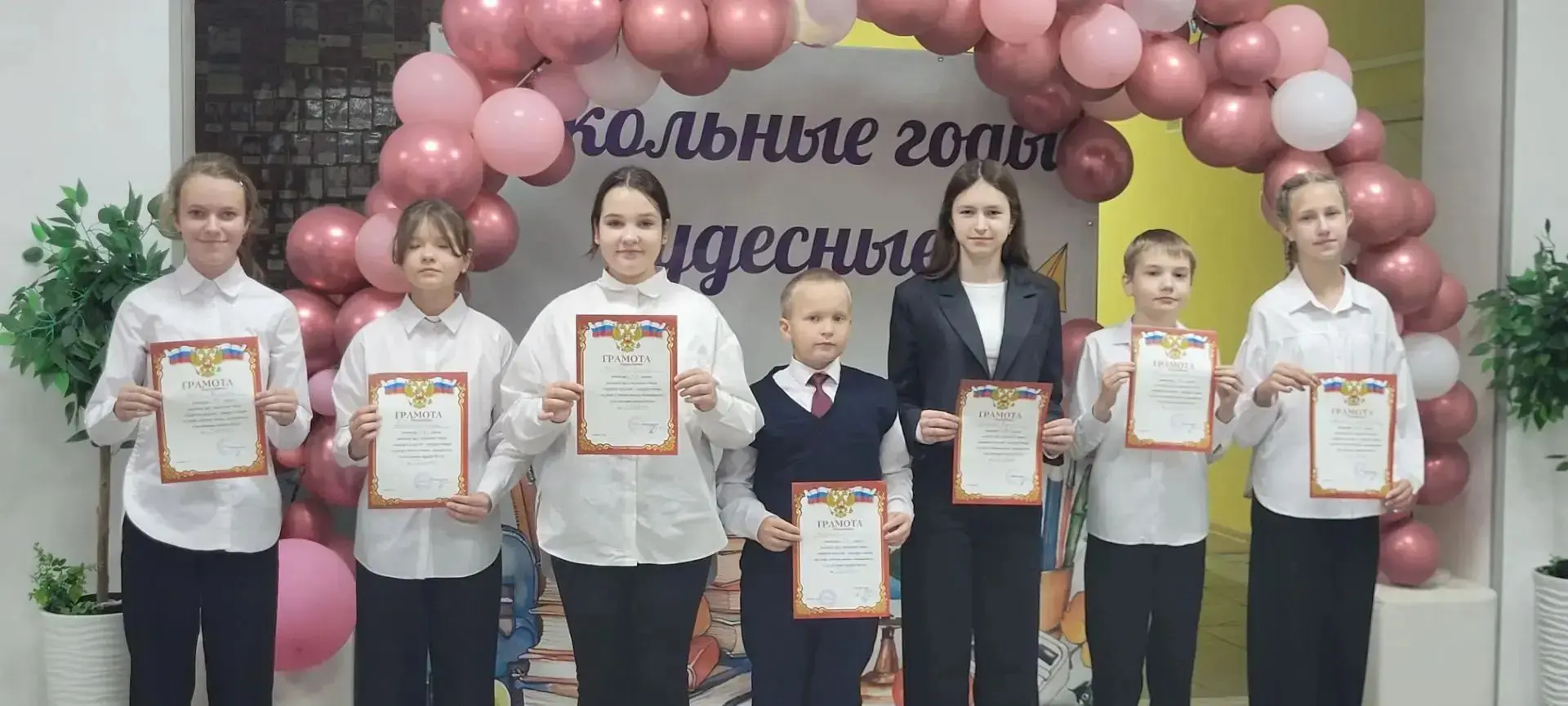 I школьный этап эстафеты искусств собрал в малом зале ребят с 5 по 8 классы для участия...