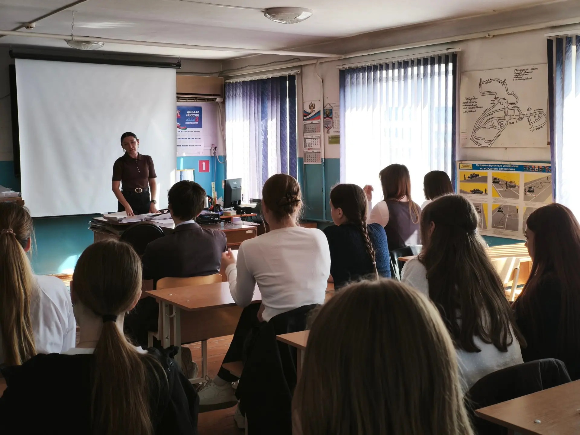 🎉 Профориентация в действии: 10 класс побывал в ДОСААФ! 🎉
