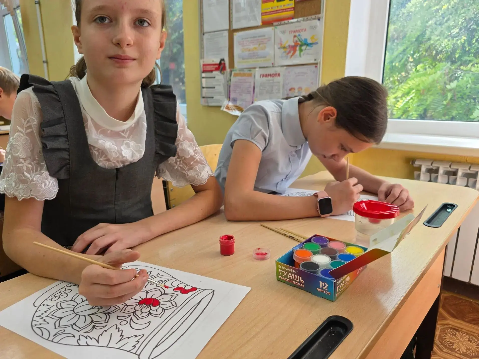 🎨Урок рисования: погружение в мир золотой хохломы!