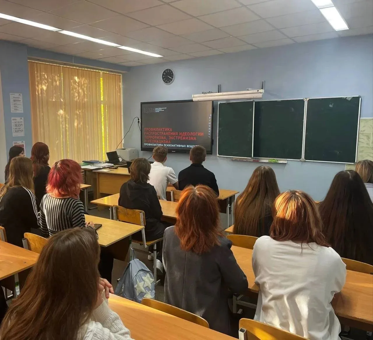 Сегодня  в школе прошла лекция с учащимися 8-11 классов. Тема лекции : «Терроризм и экс...