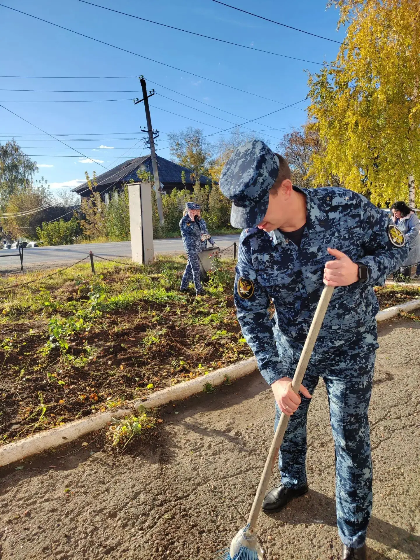 Личный состав исправительной колонии №5 принял участие в осеннем общегородском субботни...
