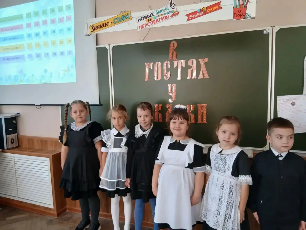 💬В МБОУ СОШ №6 им. Ю.А. Гагарина Кавказского района прошел библиотечный урок «В гостях...
