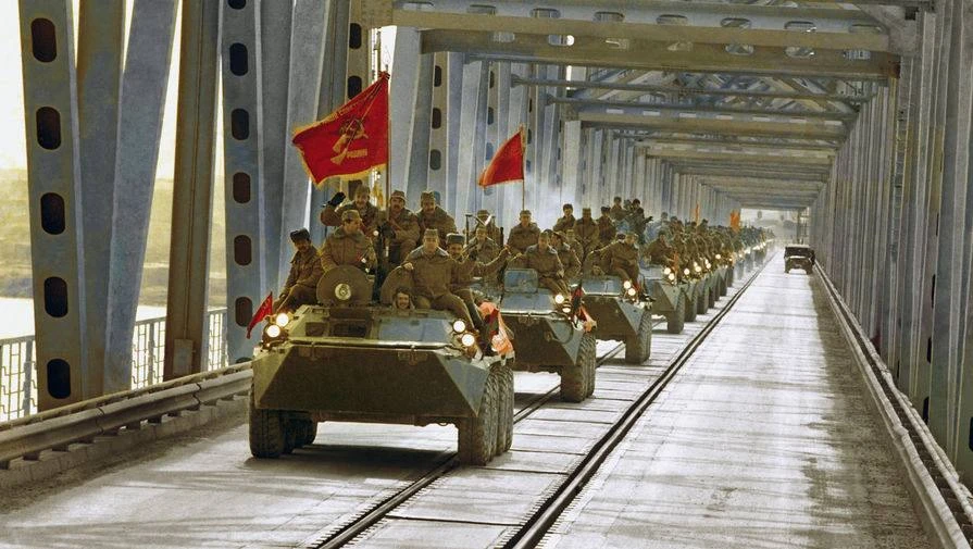 Советские солдаты покидают Афганистан. Февраль 1989 года.
