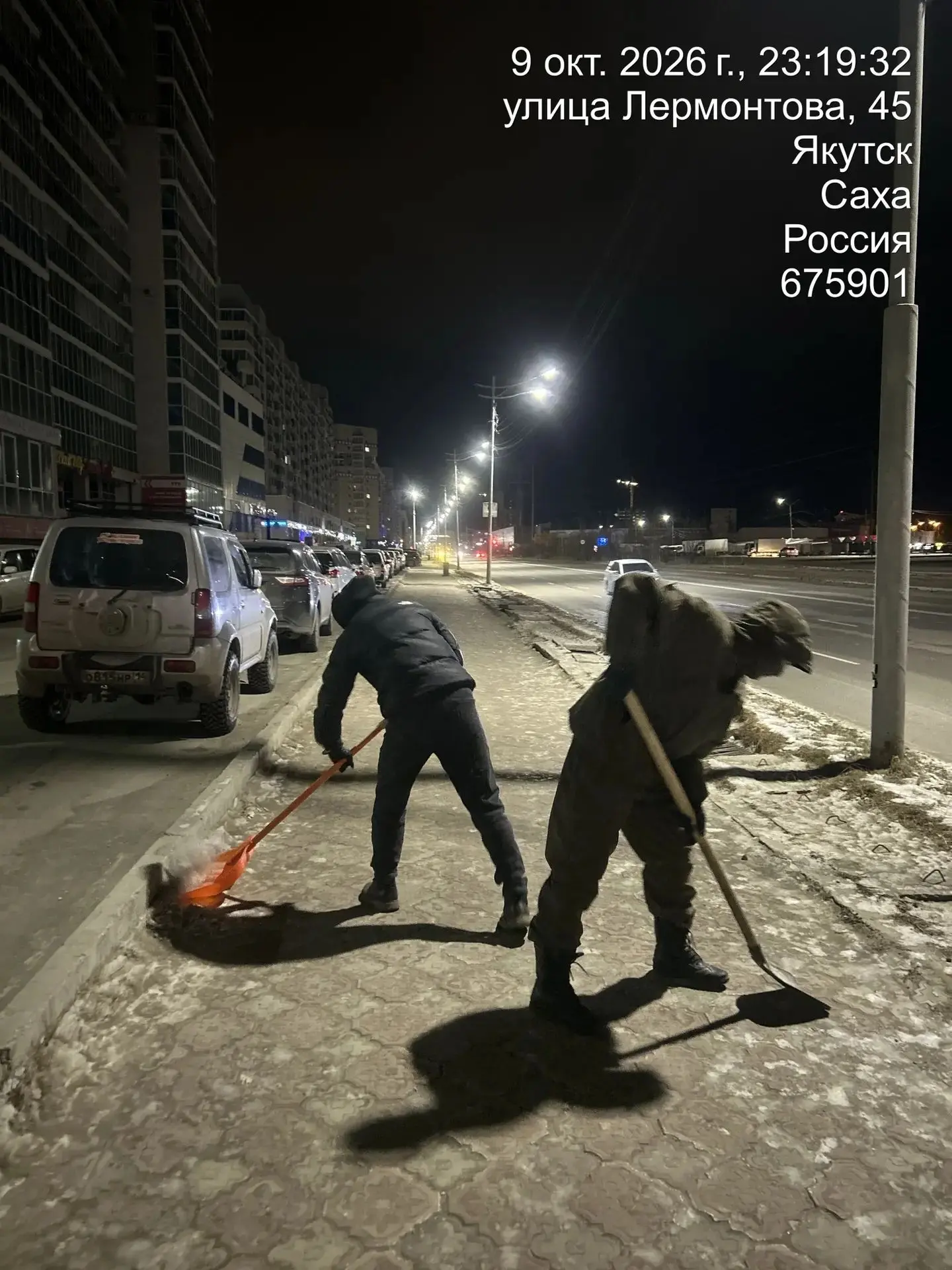 ❄️ Управа работала ночью: противогололёдные мероприятия на тротуарах