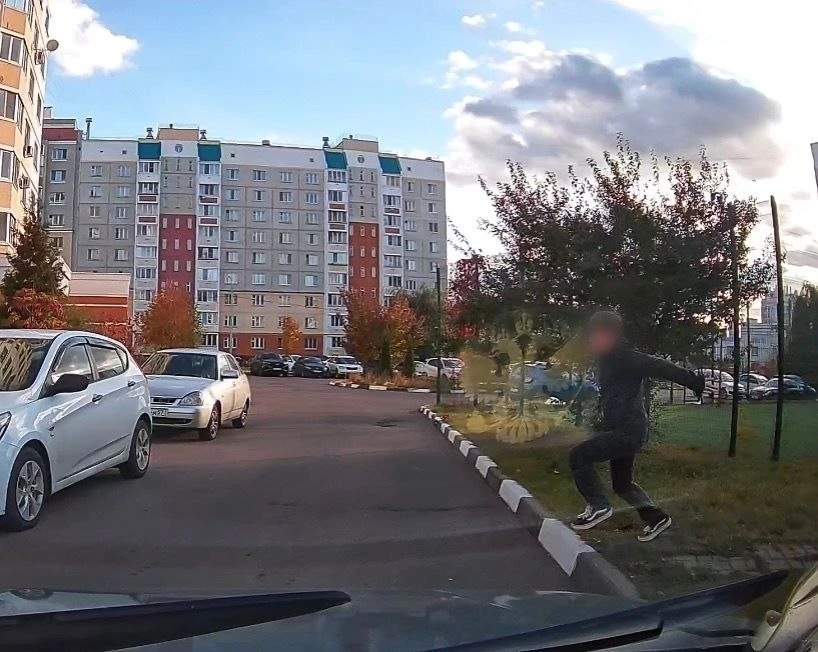 Обращаюсь к родителям! Надеюсь Вы узнаете своего ребенка и объясните ему, что выбегать ...