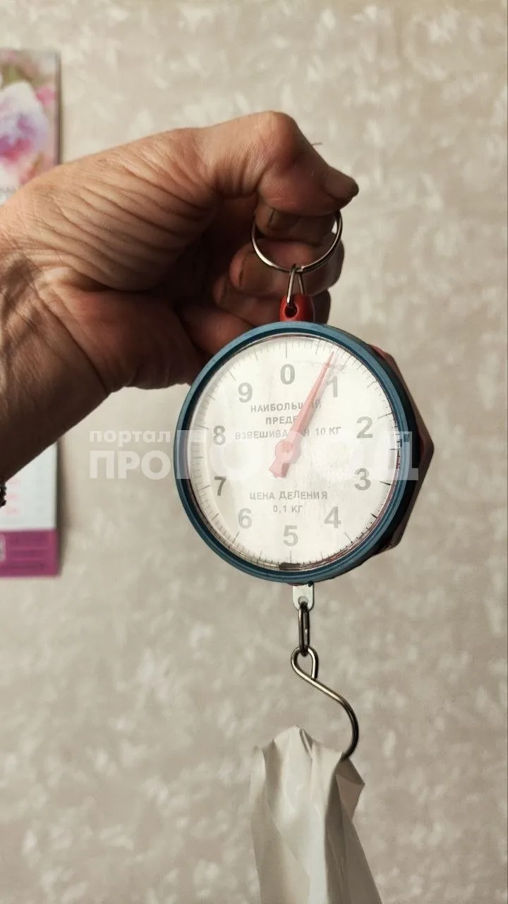 Новочебоксарка чуть не стала жертвой огромного яблока.