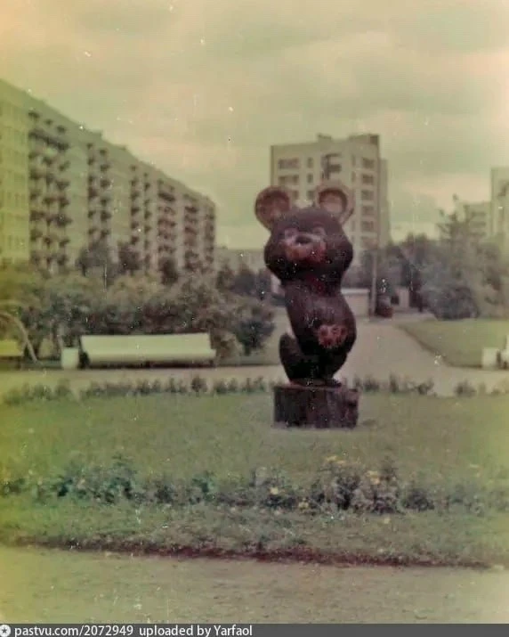 Олимпийский Мишка на улицах Петербурга