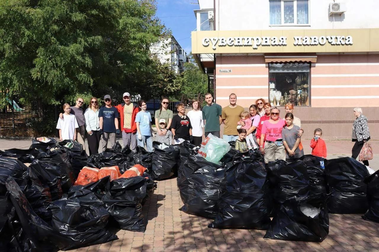 10 октября прошли две экологические акции "Чистый Новороссийск" раздельного сбора вторс...