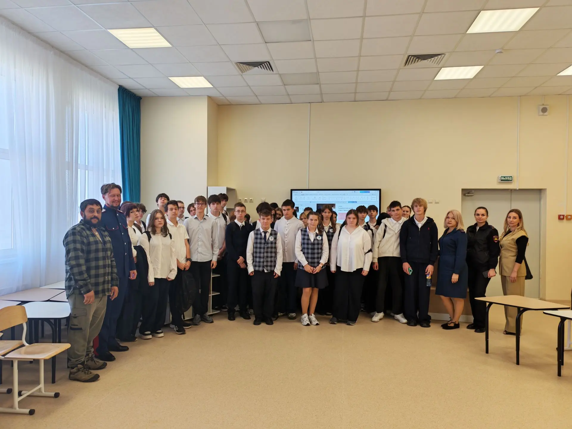 ⚡️ Сила в осознанности: правовой квиз в  школе № 17 г.Азова