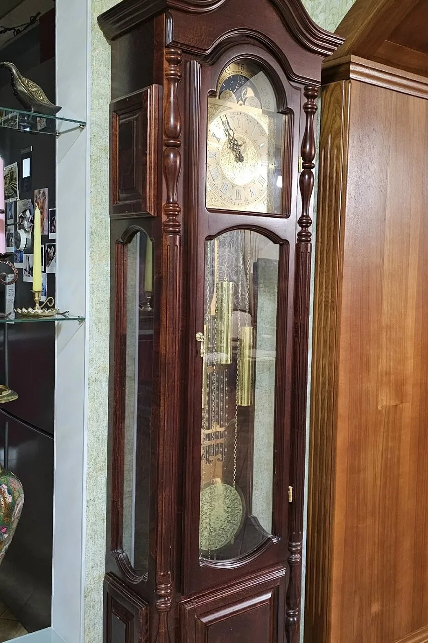 Продам новые механические интерьерные часы из натурального дерева, 210 см, четвертной б...
