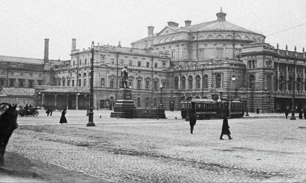 1907.Площадь у Мариинского театра.
