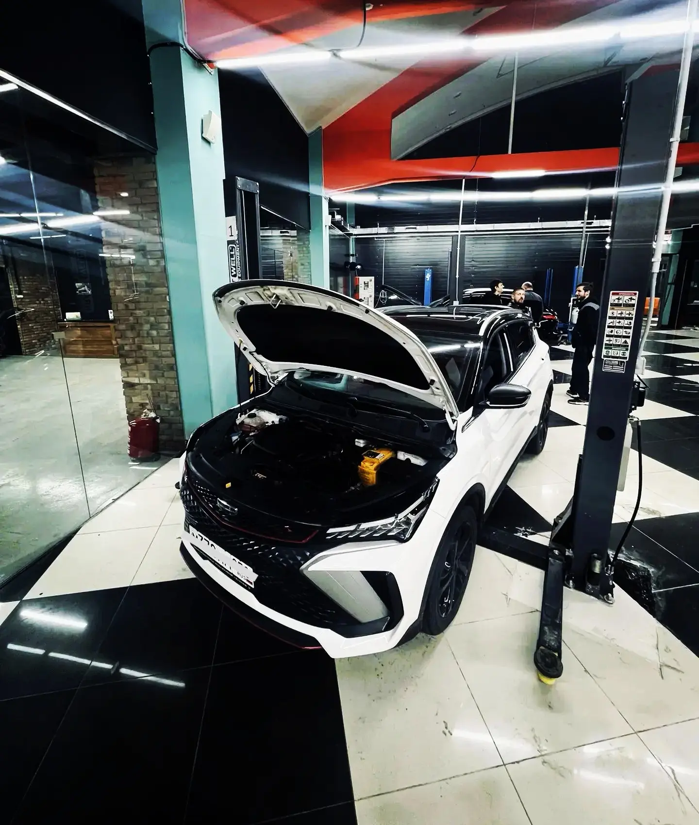 Geely Coolray: клиент обратился с жалобой на скрежет при торможении.