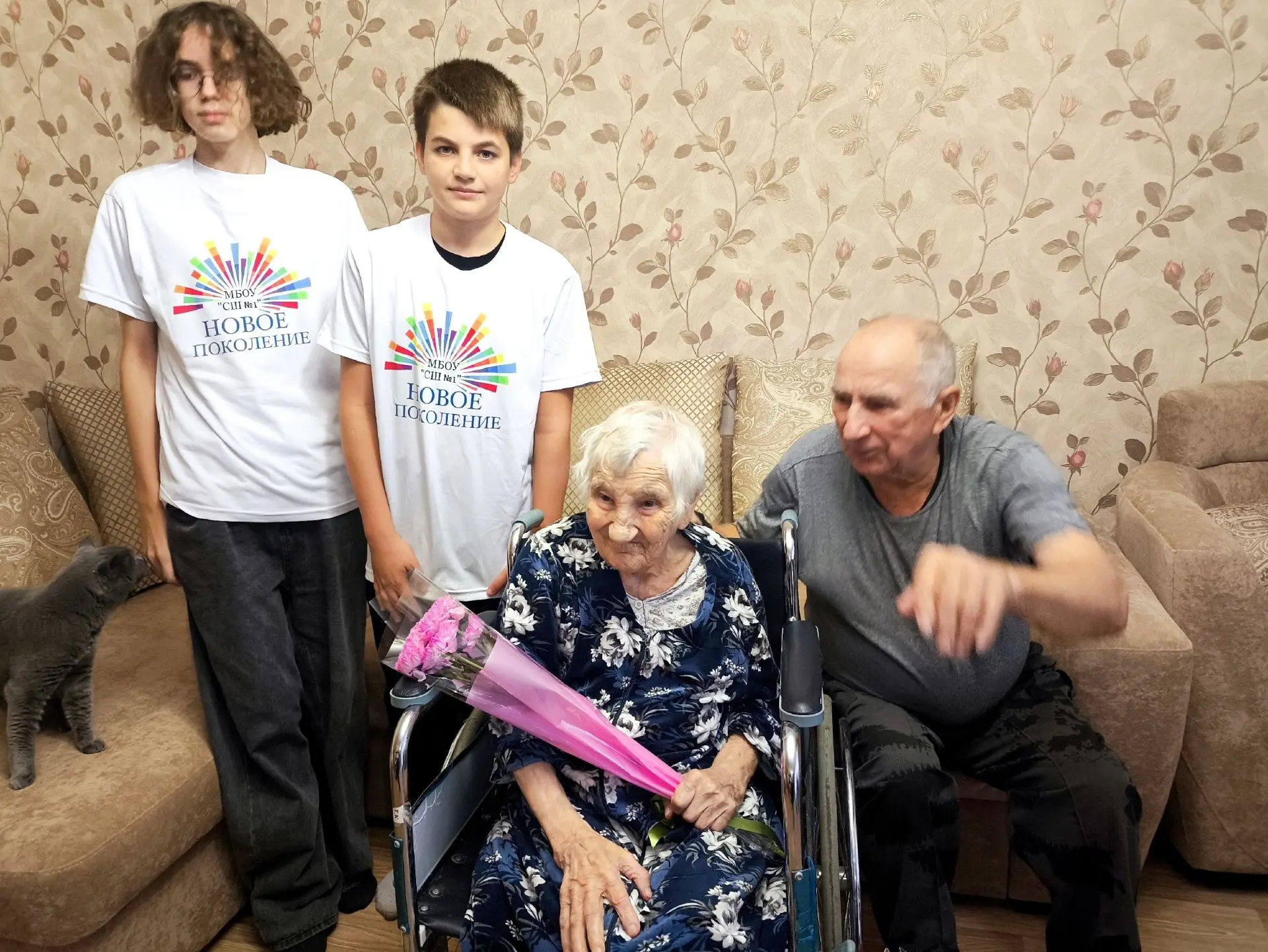 🍁💐Сегодня наши добровольцы были в гостях у ветерана Великой Отечественной войны, вете...