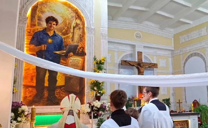 В Беларуси впервые освятили иконку, созданную НЕЙРОСЕТЬЮ — на ней изображен святой Карл...