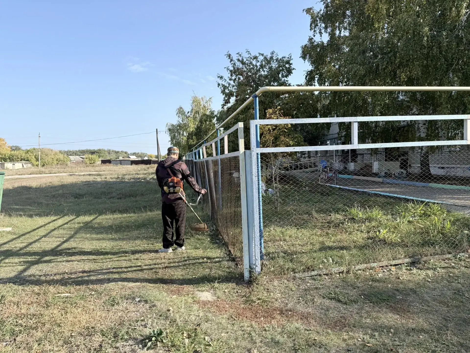 Месячник по благоустройству территории продолжается!!! Хороший теплый денёк способствов...