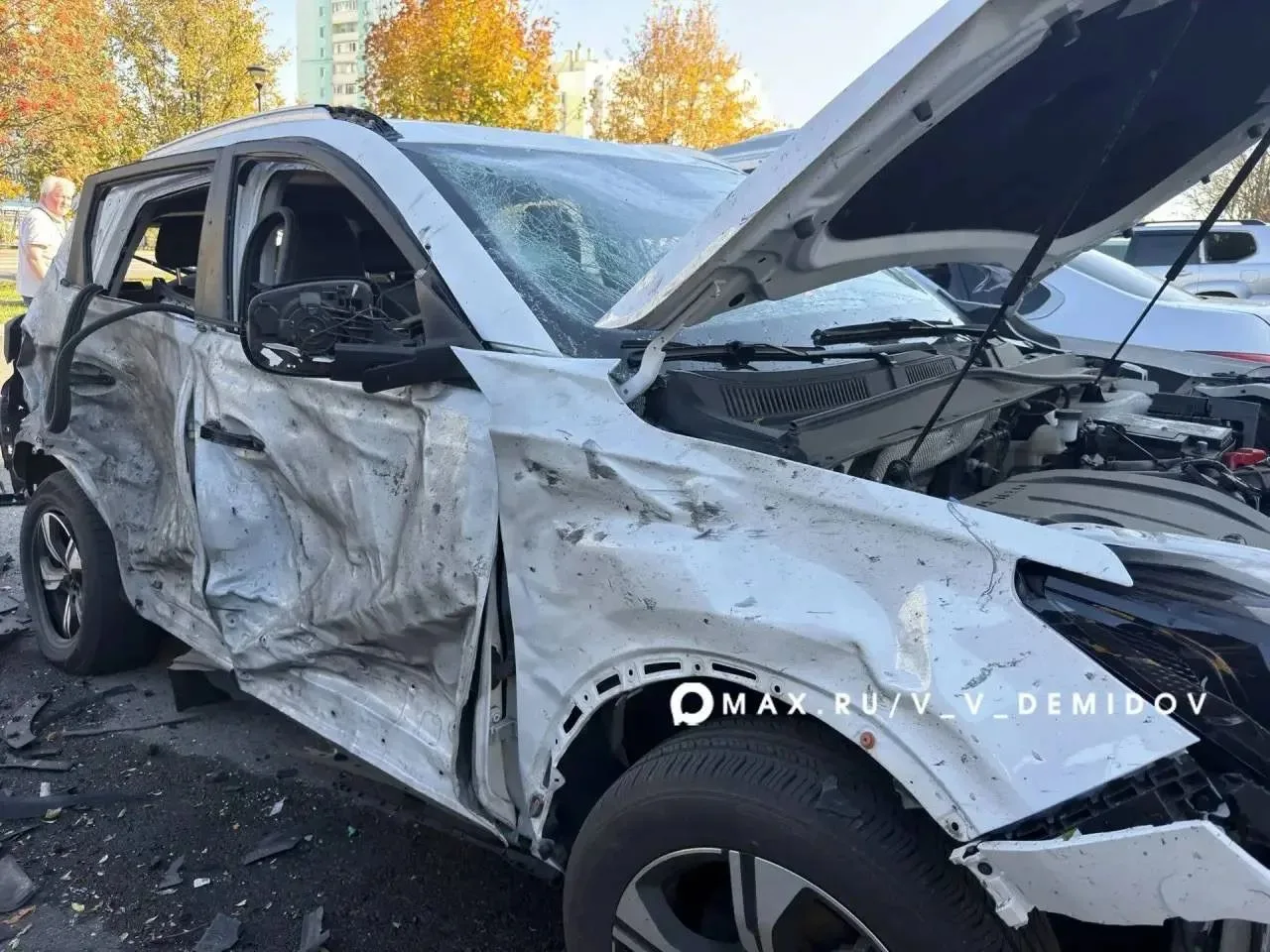 Белгород. Последствия вчерашней атаки ВСУ на парковку у коммерческого здания.