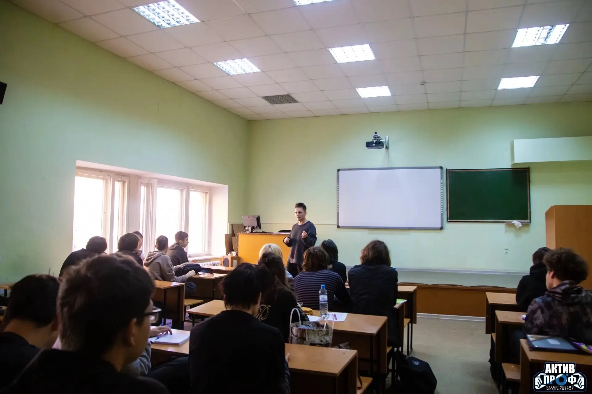 📌 В ИЭК состоялся урок мужества, посвящённый восстанию в лагере Собибор
