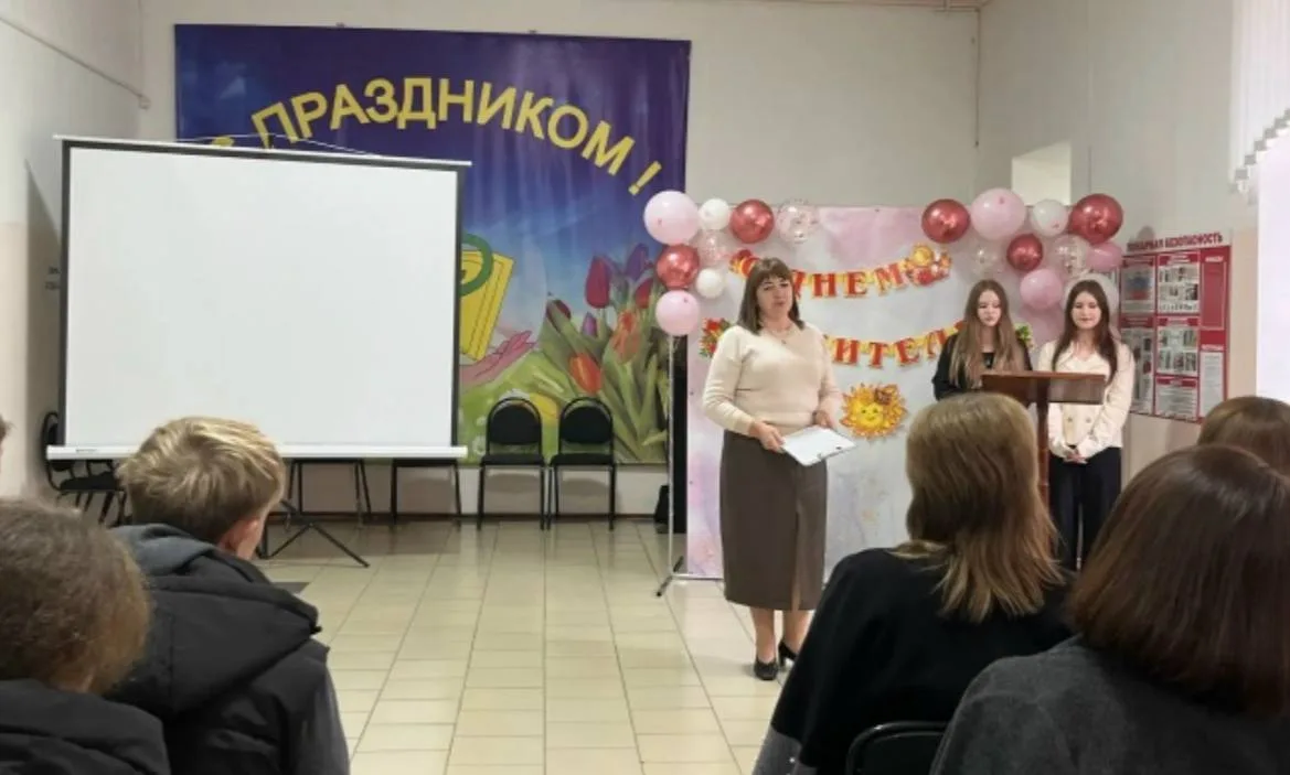 Сегодня, 5 октября, в Аркадакском филиале ГАПОУ СО «СОБМК» под руководством Гончаровой ...
