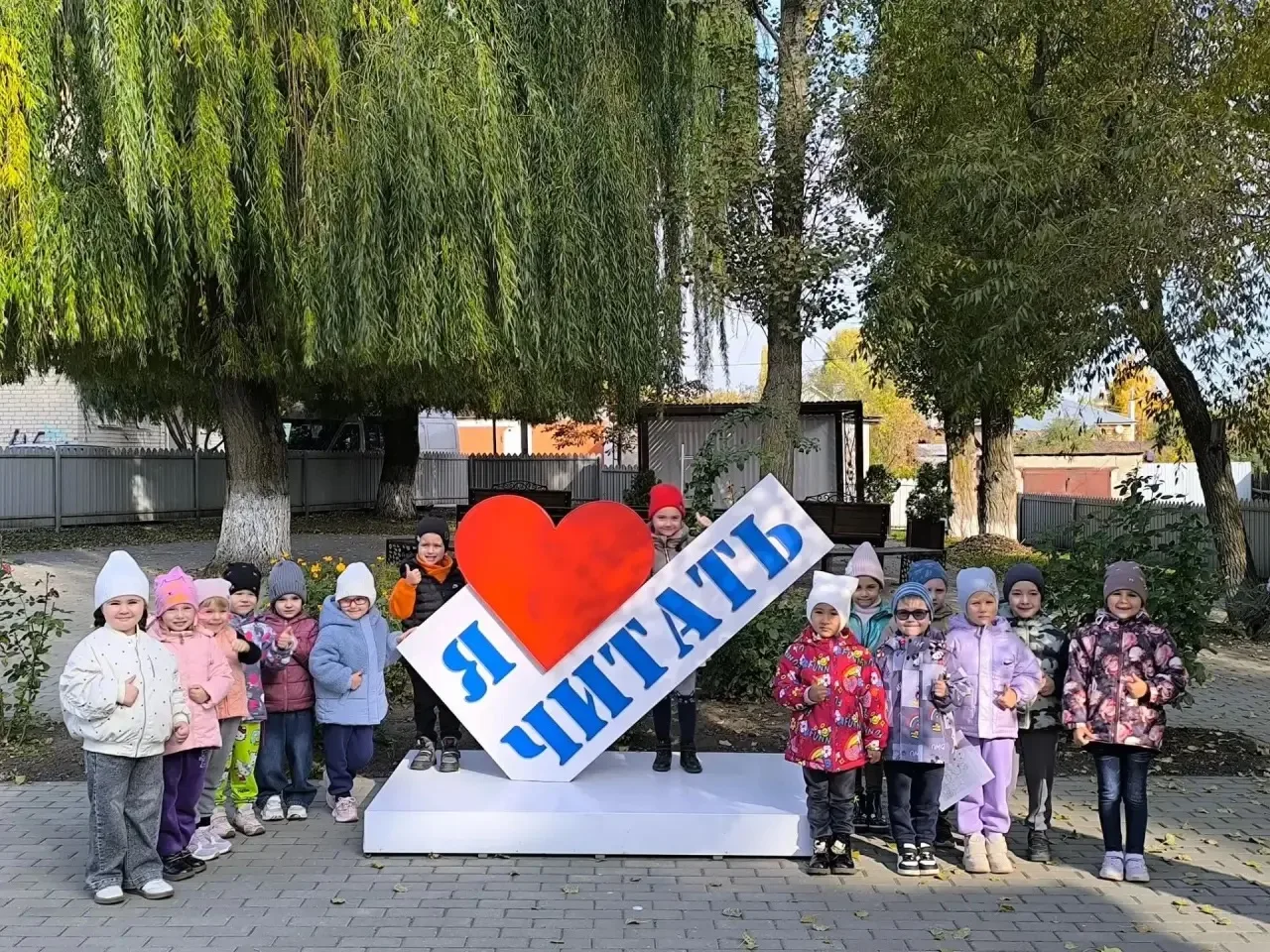В Кирсановской библиотеке прошел литературный час «Нам с книгой назначена встреча»