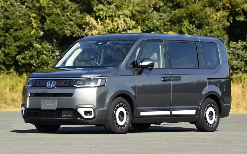 Семиместная Honda Stepwgn: минивэн из Японии для большой семьи