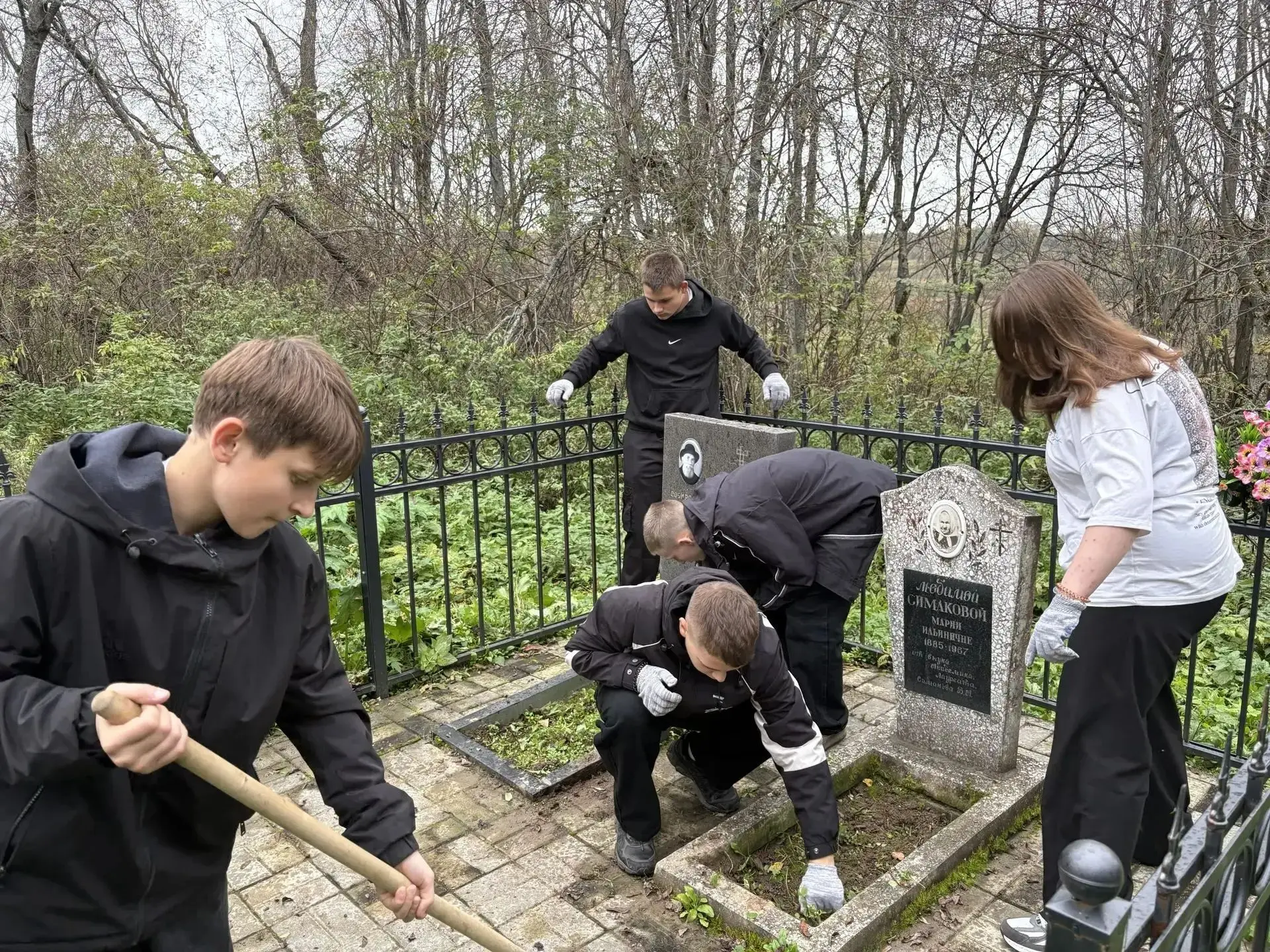 Учащиеся 8 А класса нашей школы  приняли участие в молодёжной акции "Память о прошлом д...