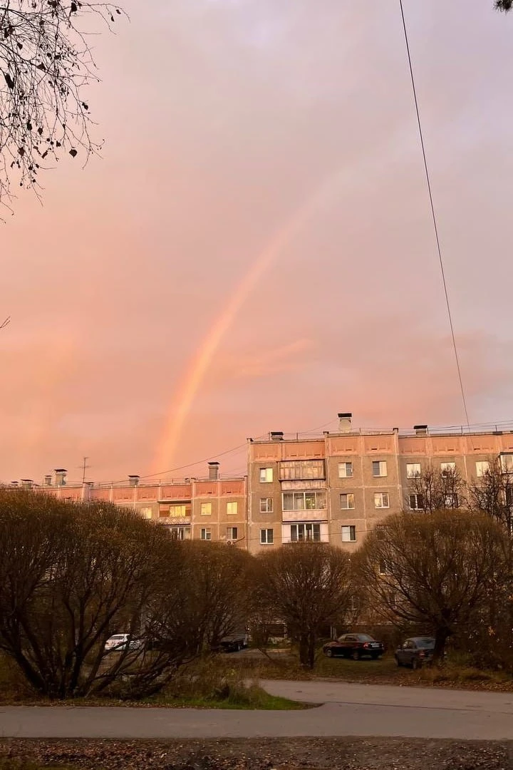 🌈 Фотографией пятничной радуги поделился подписчик.