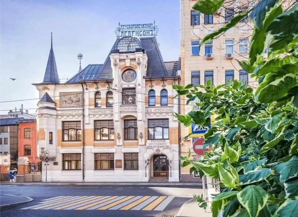 Отправляемся на бесплатную экскурсию "Многоликая Петровка" 🌇🚶