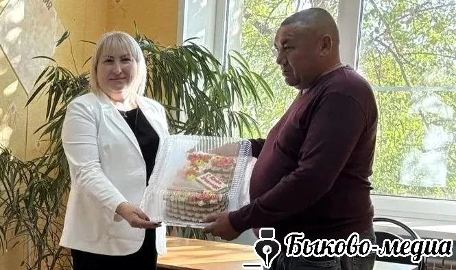 Глава поселения поздравил педагогов Солдатско‑Степновской школы | Быково-медиа https://...