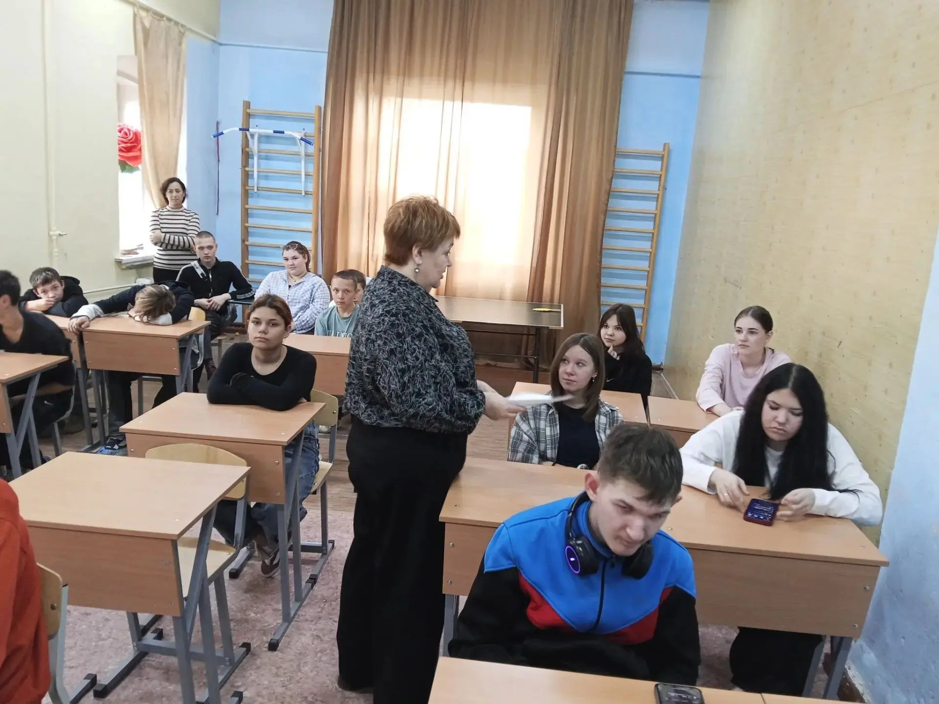 «Осторожно: дроперство! В МАОУ ВСОШ прошла профилактическая беседа»