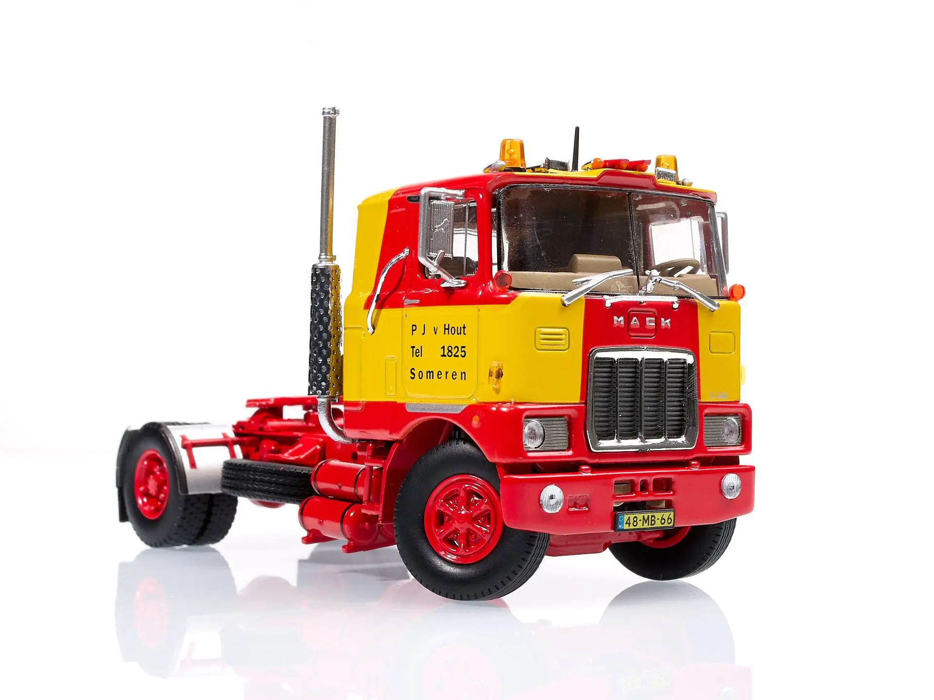 Коллекционные модели Tekno в масштабе 1:50 — в наличии в Minicarworld!