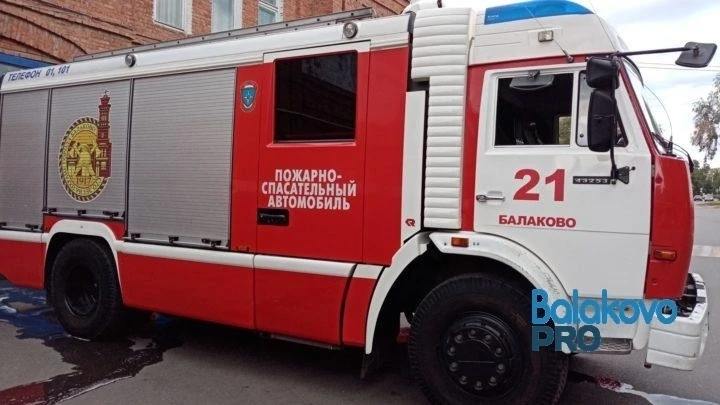В Балаково сгорели дом и автомобиль. Пострадал мужчина