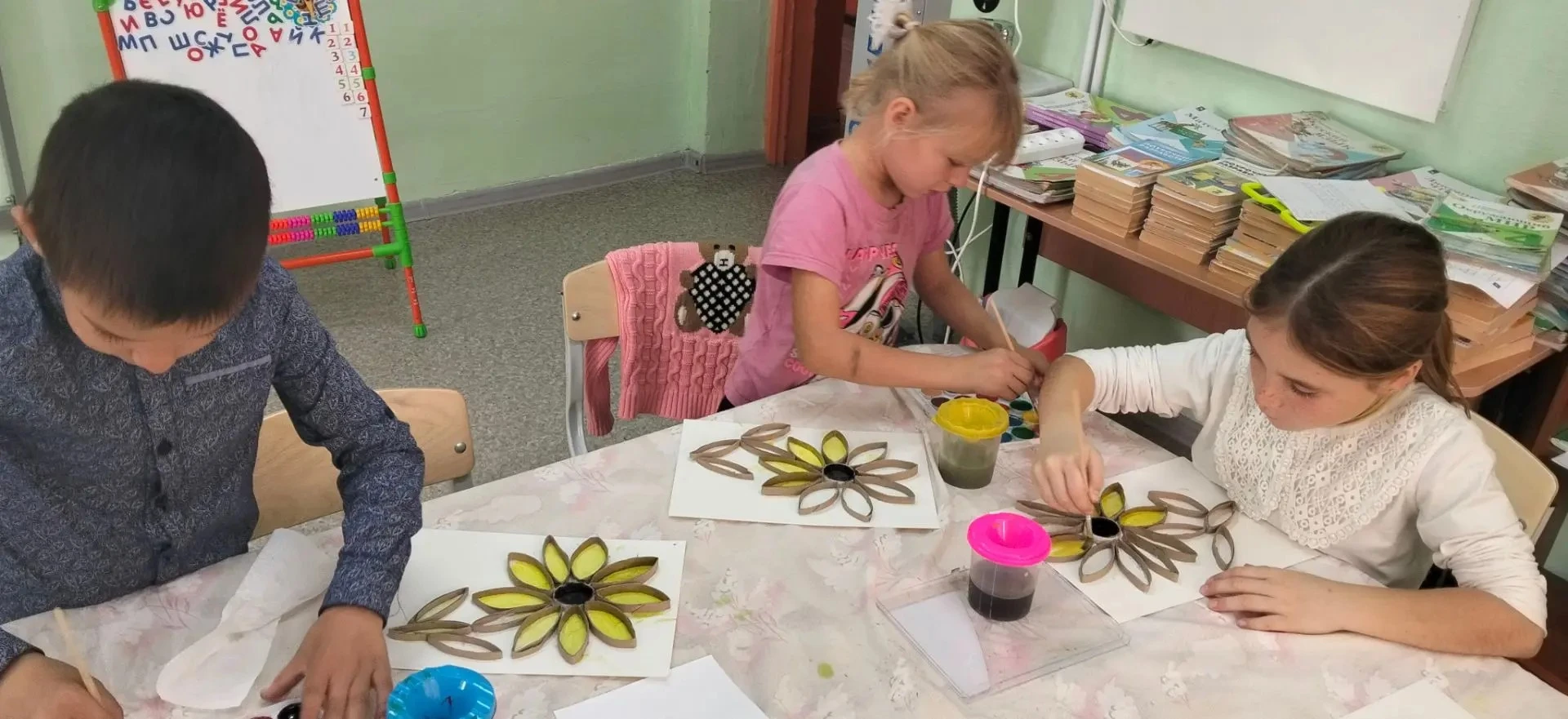 🌻Вторая жизнь обычных вещей: в школе Ур-Бедари «расцвели» подсолнухи