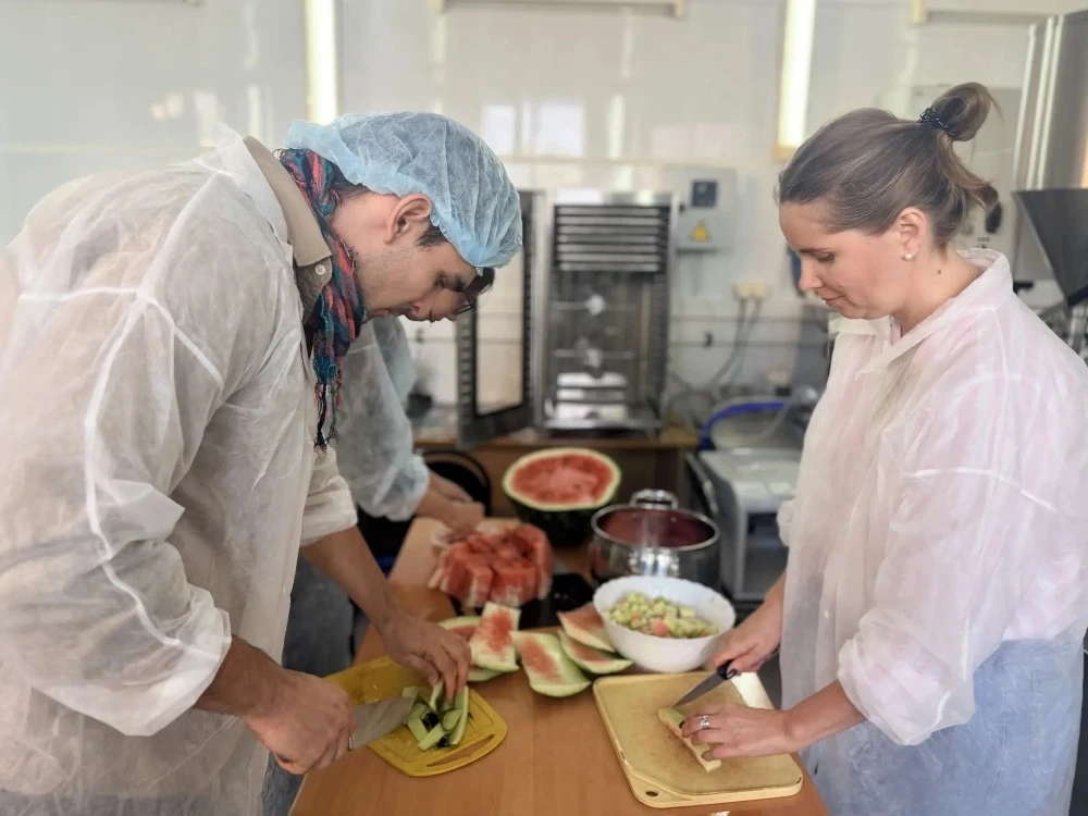 🍉 Студенты АГУ превратили арбузные корки в цукаты