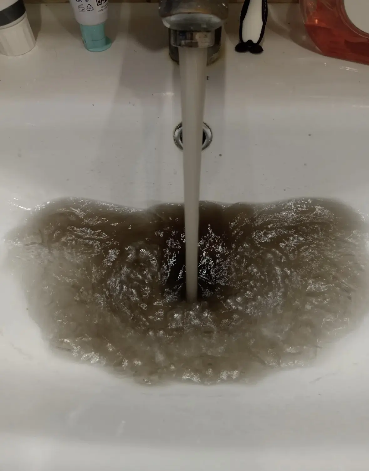 Почему мы должны платить за токую горячую воду.