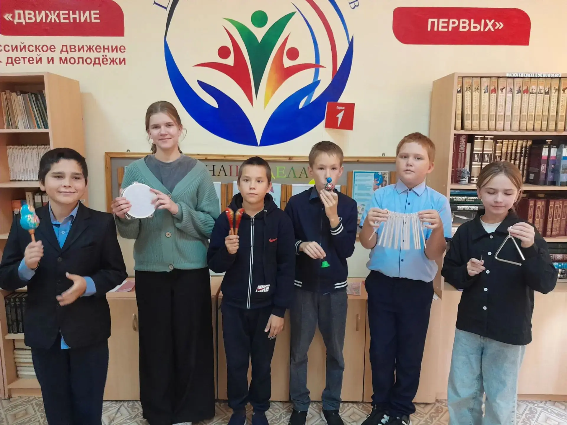 В нашу школу поступила целая коллекция народных музыкальных инструментов! Теперь уроки ...