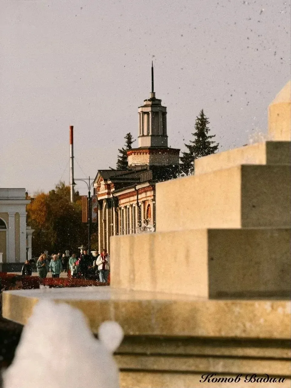Вспомним, что всего лишь пару дней назад было  ярко и совсем не хмуро😉