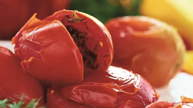 МАРИНОВАННЫЕ ФАРШИРОВАННЫЕ ПОМИДОРЫ