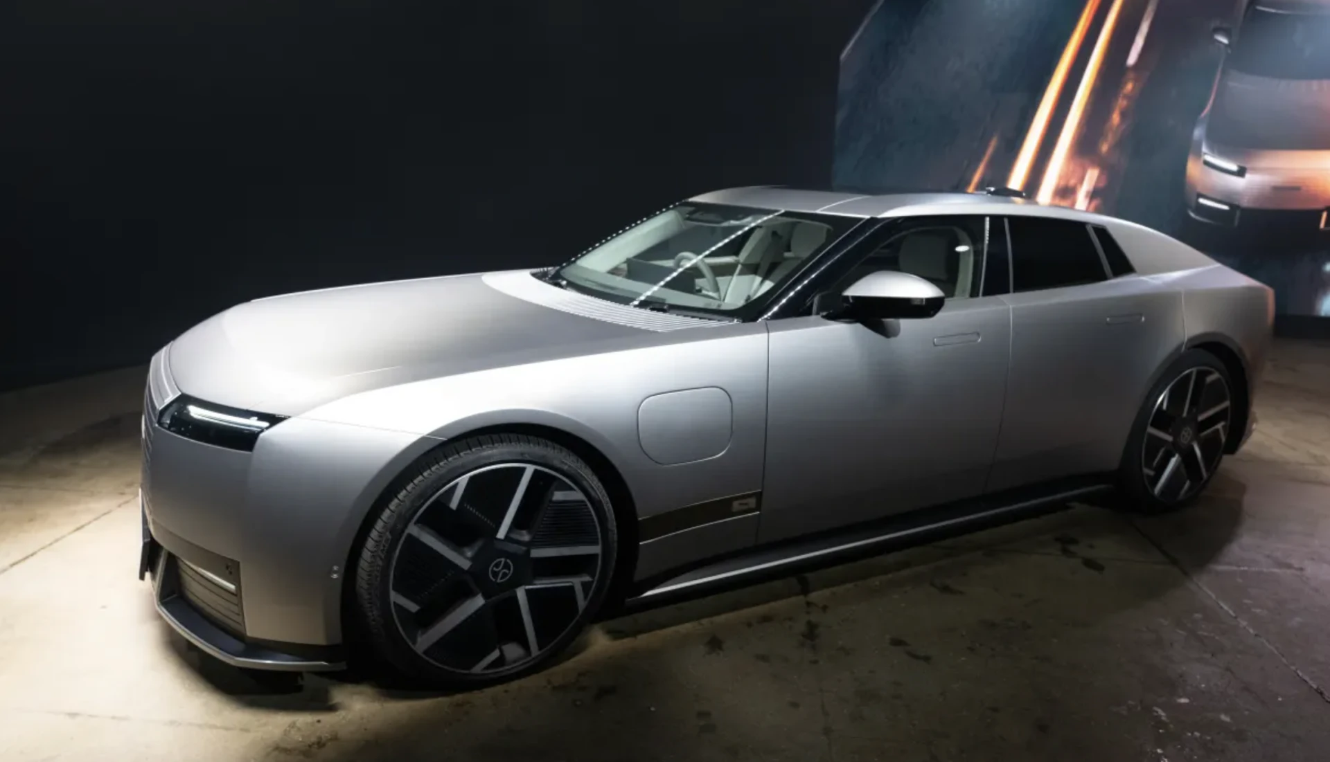 Jaguar выпустил полностью электрический  Type 01. Презентовали в Нью-Йорке