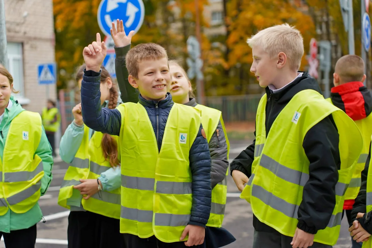 🚦 В рязанской школе №49 провели практический урок по безопасности дорожного движения.