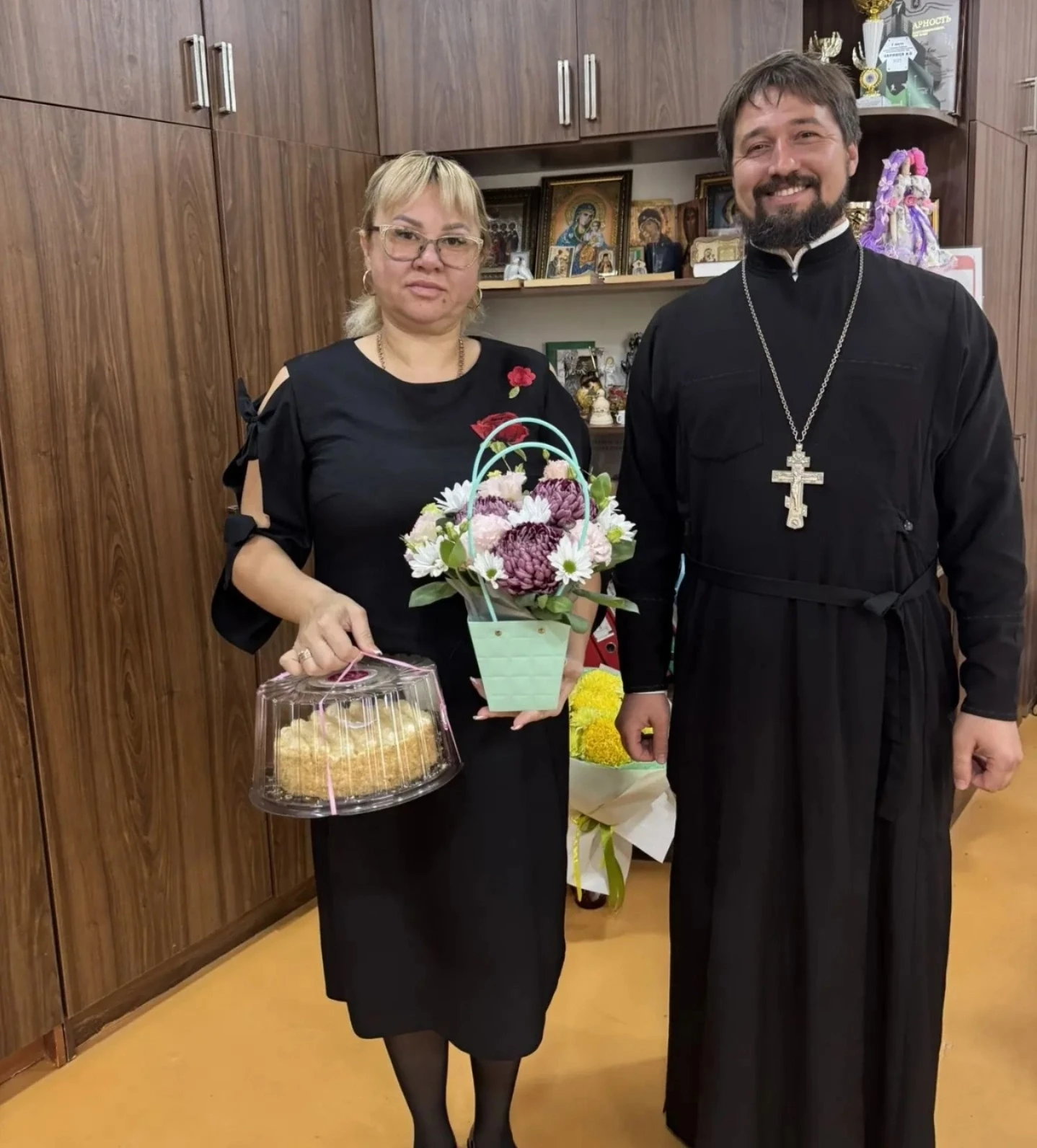 💫В честь праздника — Дня учителя — нашу школу посетил батюшка из Свято-Николаевского с...