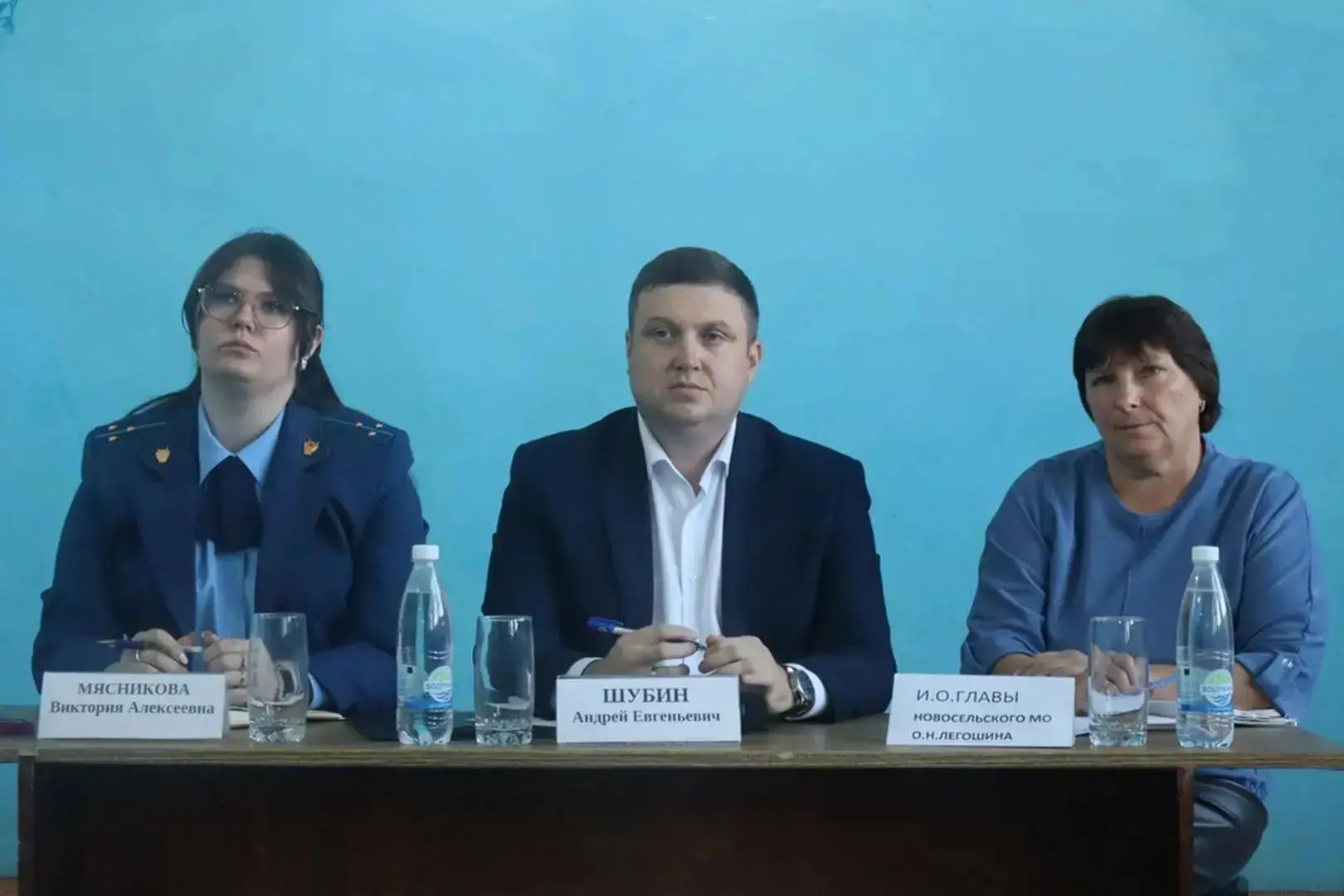 Сегодня глава Ершовского района Андрей Шубин провёл встречу с жителями села Чапаевка.